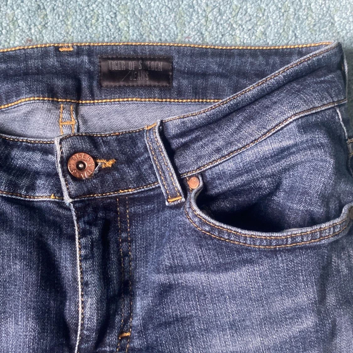 Mörkblå jeans från Tiger of Sweden - 1