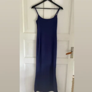Marinblå långklänning💙 - -Kommer inte till användning🌸-super skönt material