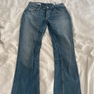 Zara bootcut jeans - Zara lågmidja bootcut jeans stl 36. Är 174 lång