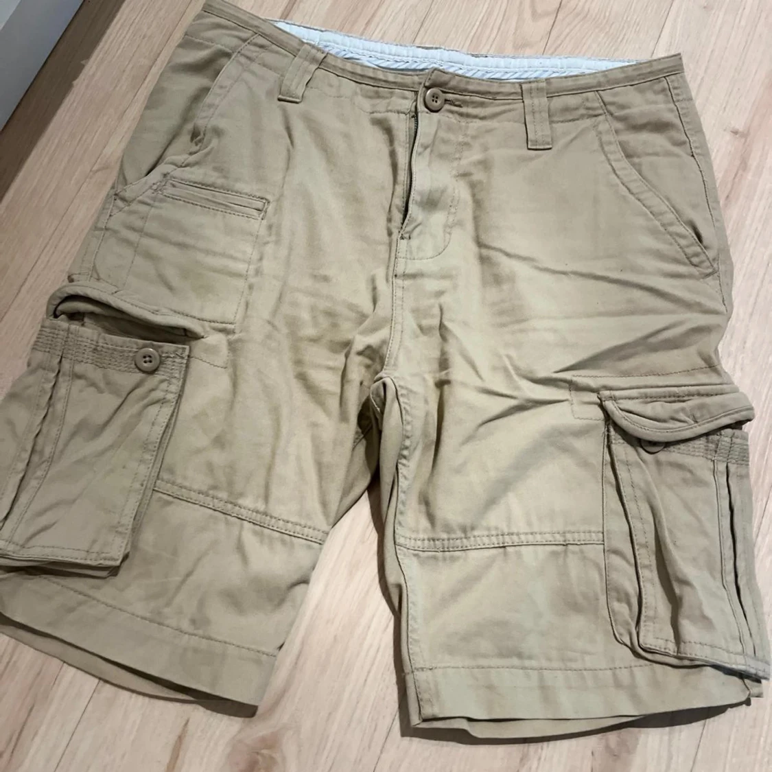Beige cargo shorts 