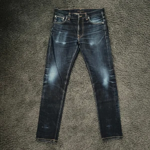 Raw Japan Selvedge Nudie jeans  - INTRESSEKOLL! Lean Dean Raw Japan Selvedge nudie jeans med helt otrolig wash som bara kommer bli fetare med tiden, lite mer åt slimfit hållet. Storlek 30/32. Skicka bud! 