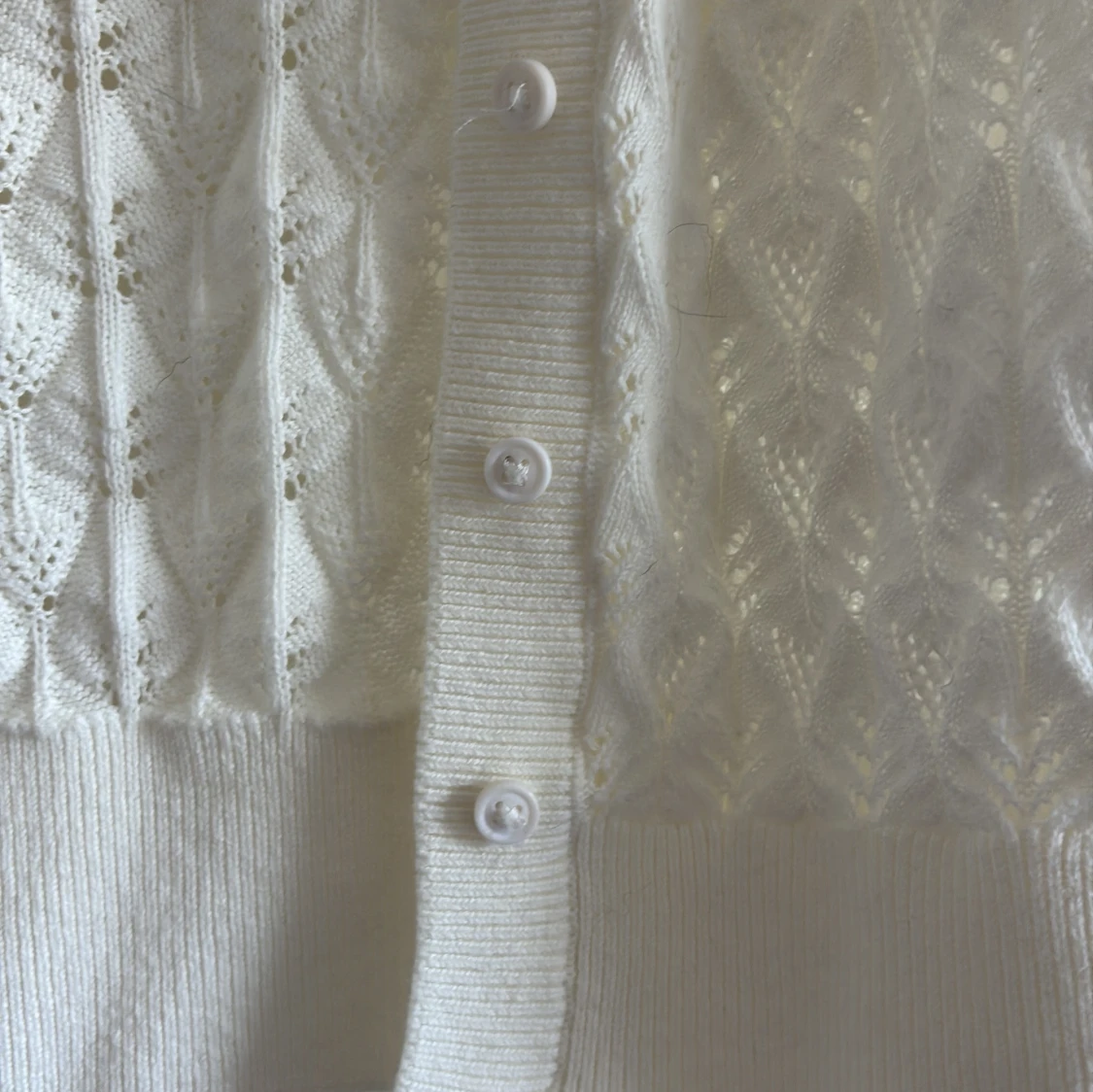 Vit stickad kofta från Kappahl - 2