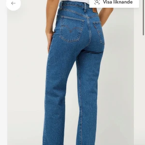 Levi's ribcage straight - Så snygga jeans från Levis i ribcage straight modellen, väldigt sparsamt använda💗nypris 1400