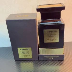 Tom Ford Tobacco Vanille 100ml EdP - Beskrivning: helt nya och oandvänd Tom Ford tobacco vanille parfym, endast testad en gång. En väldigt god och stark 100 ML.