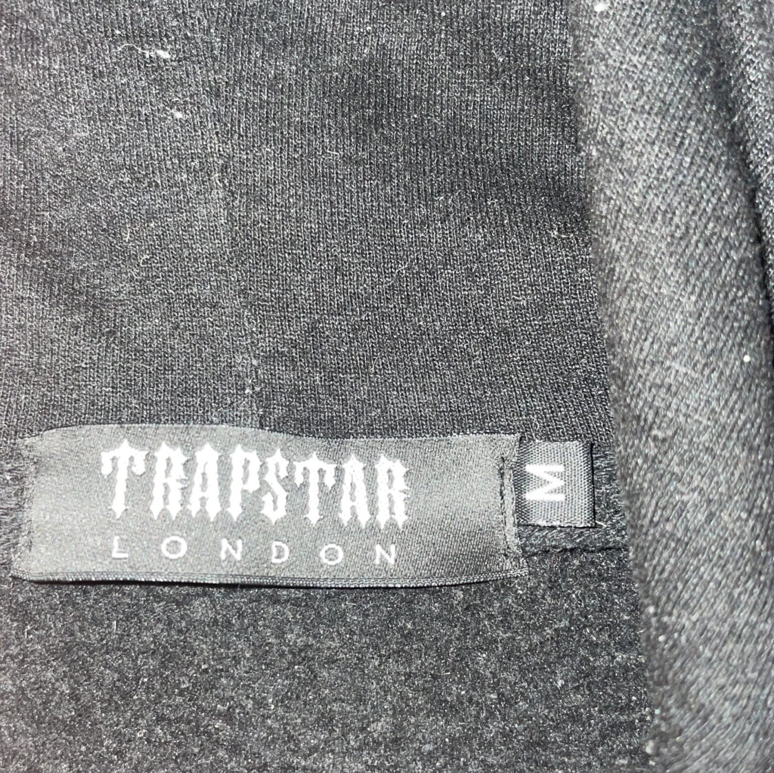 Svart Trapstar hoodie med blå/vit text - 2
