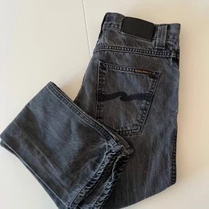 Nudie jeans - Feta jeans från Nudie. Priset ej hugget i sten! Hör av er vid minsta fundering!! använda 1-2 gånger, Inga defekter!