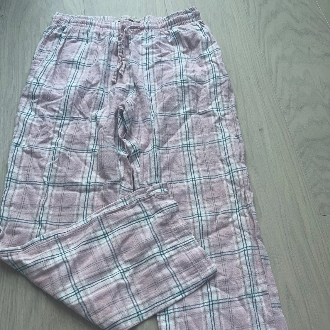 Rosa rutiga pyjamas byxor