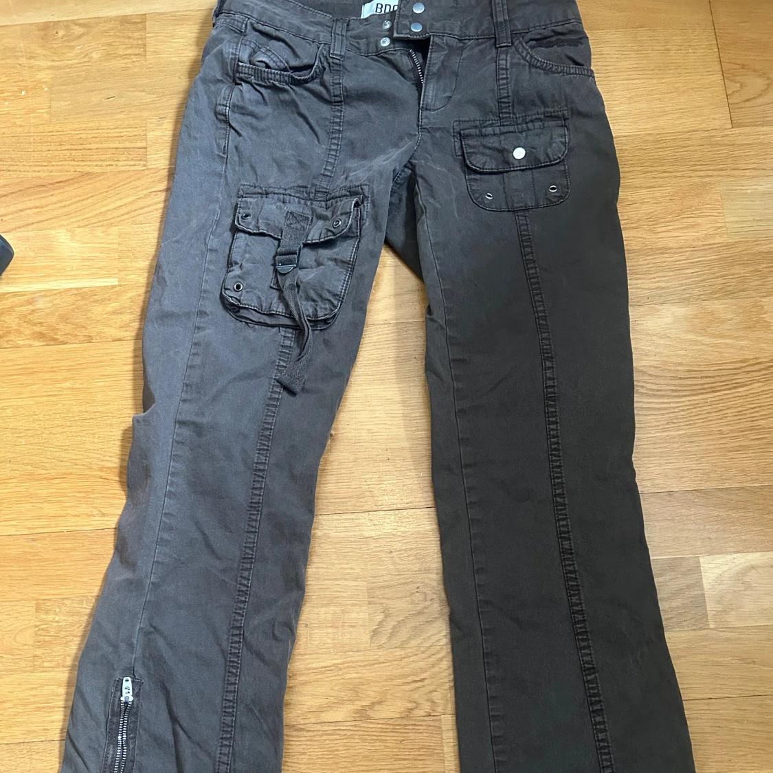 Bruna bootcut cargopants från BDG XS - 3