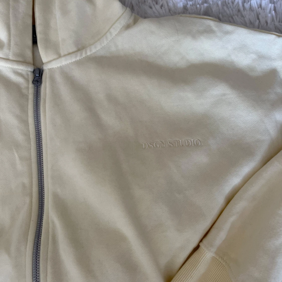 Ljusgult mjukisset från Boohoo DSGN Studio - 2