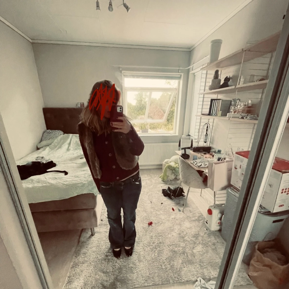 Brun pälsväst i syntet - 2