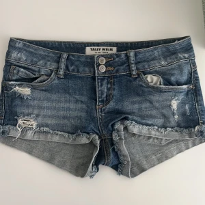 Jeansshorts tally weijl - Köpte på vinted i början av sommaren men användes aldrig