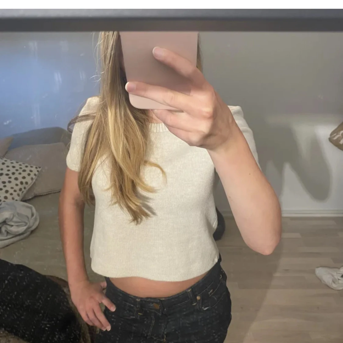 Beige croppad stickad tröja från Zara