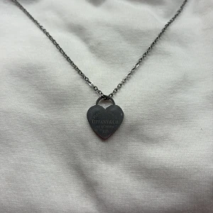 Tiffany & co halsband - T&co halsband köpt på vinted för ca 1000kr. Tror det är äkta men inte 100