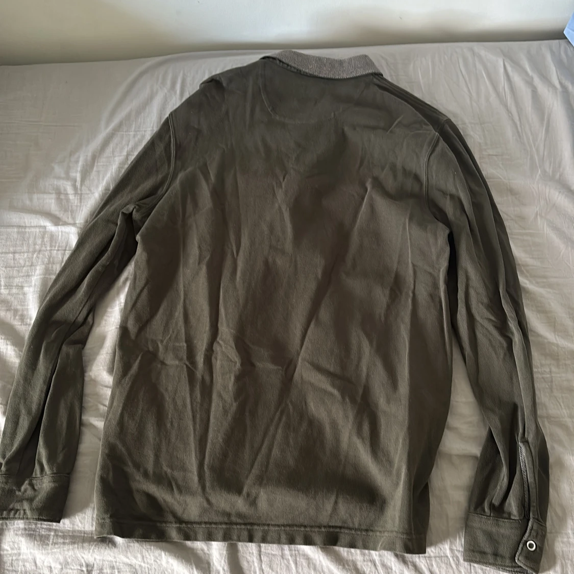 Olivgrön pikétröja från Massimo Dutti - 1