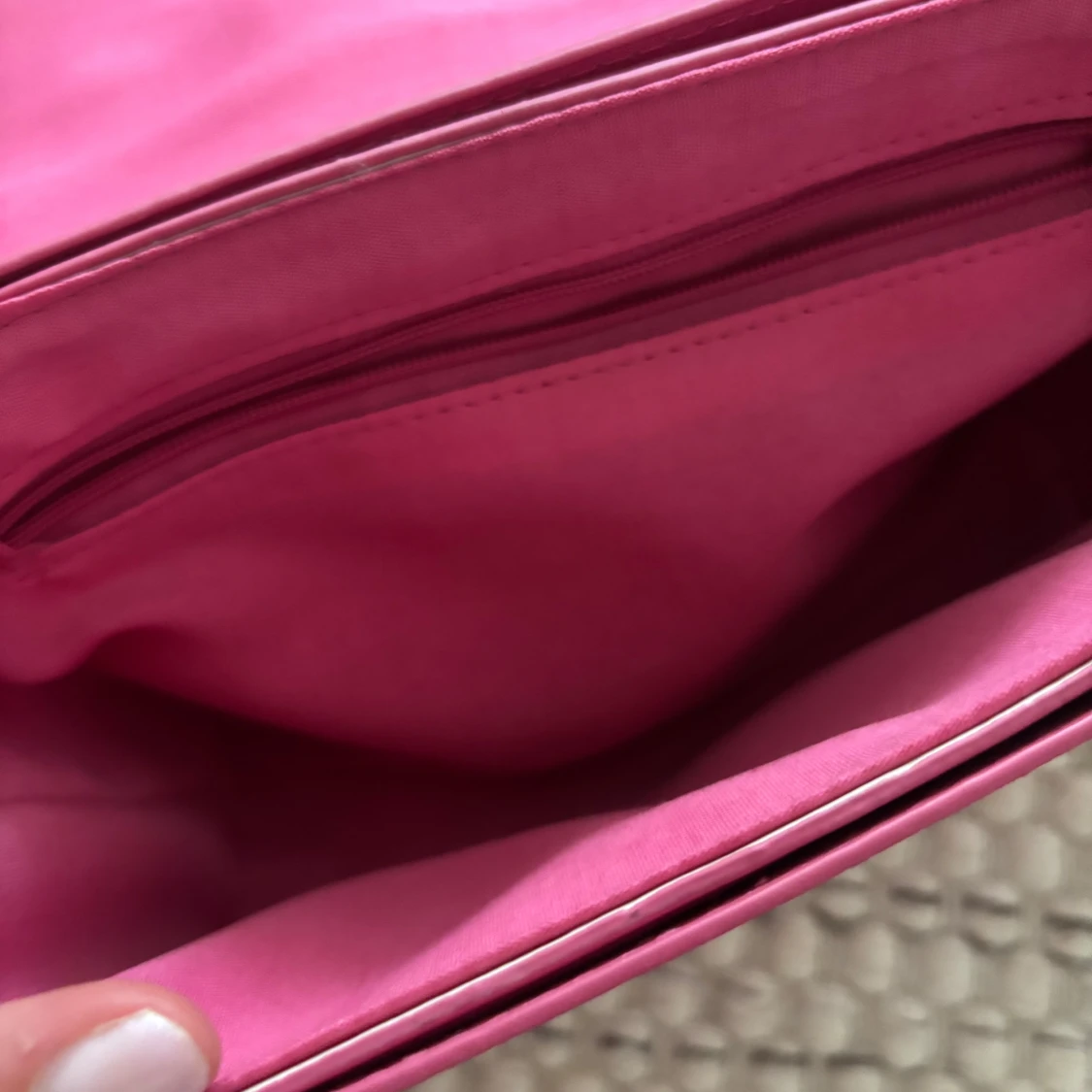 Rosa axelväska med bred rem - 4