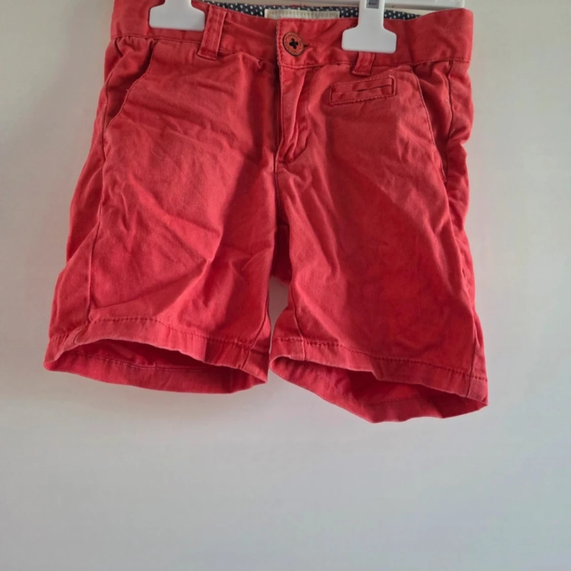 Röda shorts från Hampton Republic