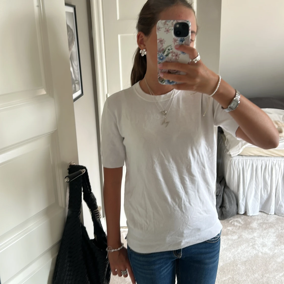 Stickad vitt T-shirt