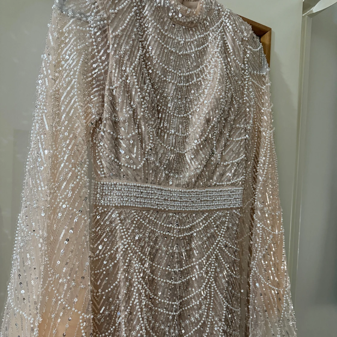 Champagnefärgad glittrig långklänning - 2