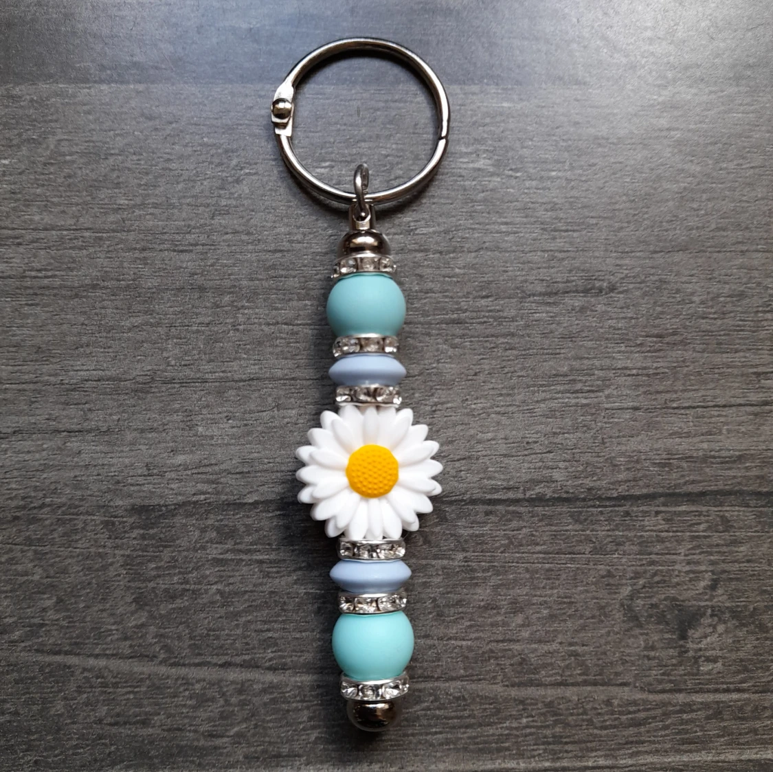 Handgjord nyckelring silikonpärlor 