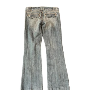 Gap ultra low rise bootcut jeans - Blå bootcut jeans från GAP, skriv om ni har några frågor💓