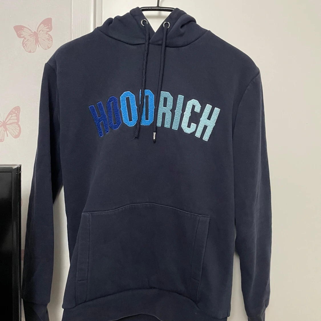 Mörkblå HOODRICH hoodie med brodyr - 1