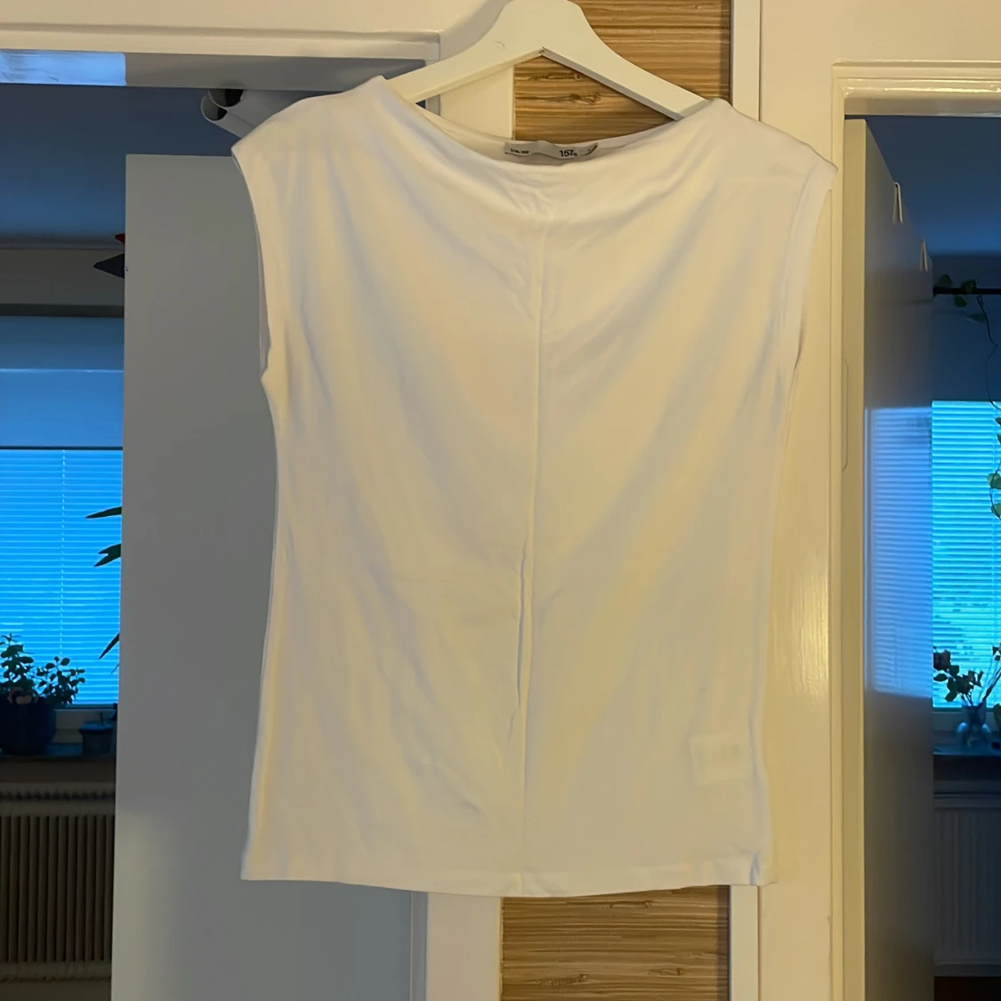 Vit ärmlös topp från 157