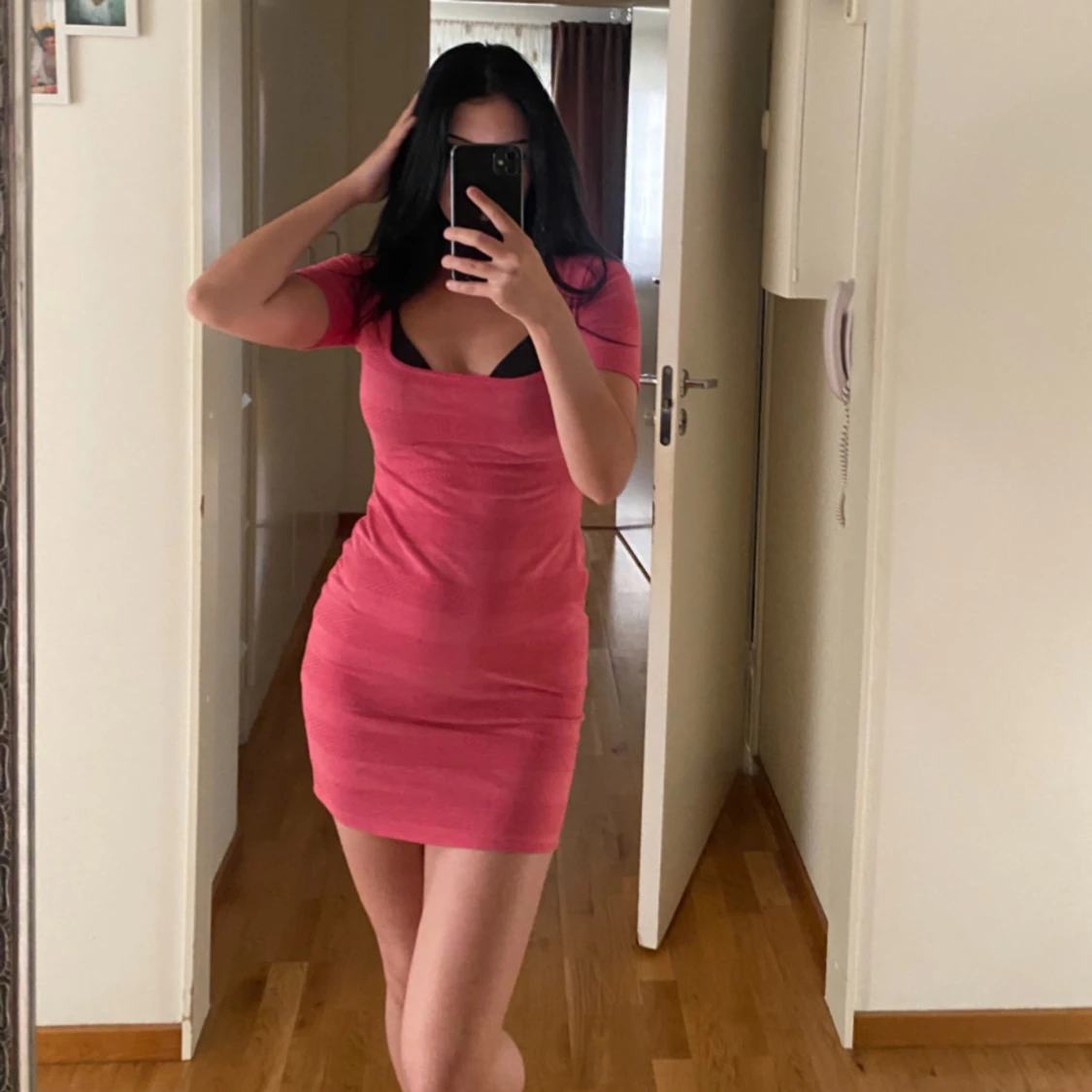 Rosa square-neck kortklänning