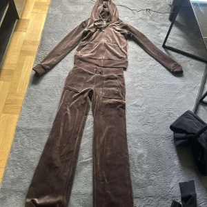 Juicy set - Byxor xxs tröja xs. Priset är för hela setet