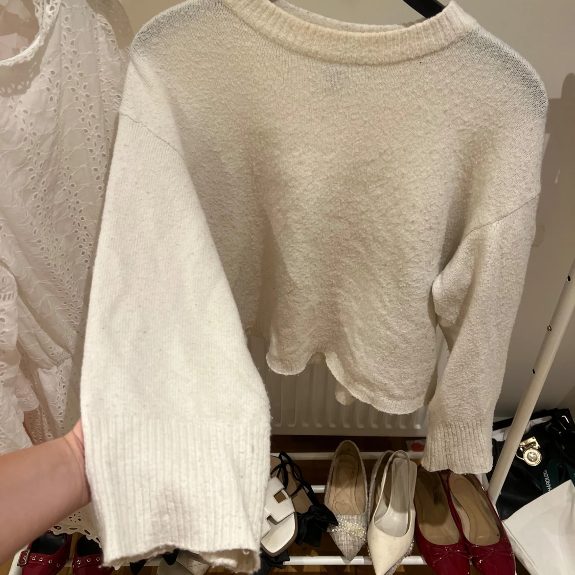 Stickad vit tröja - 1