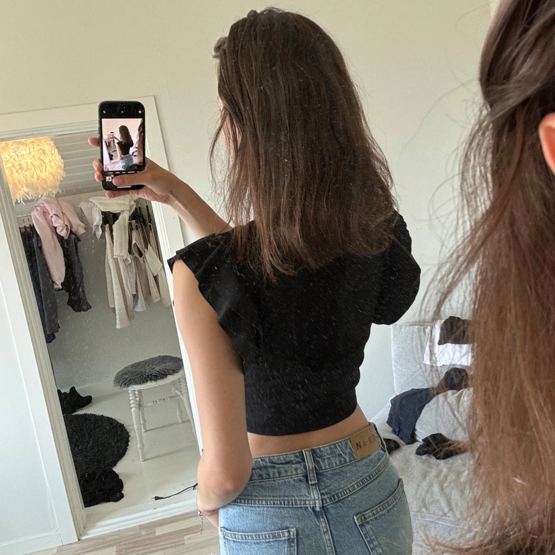 Svart croppad topp med volangärm - 2