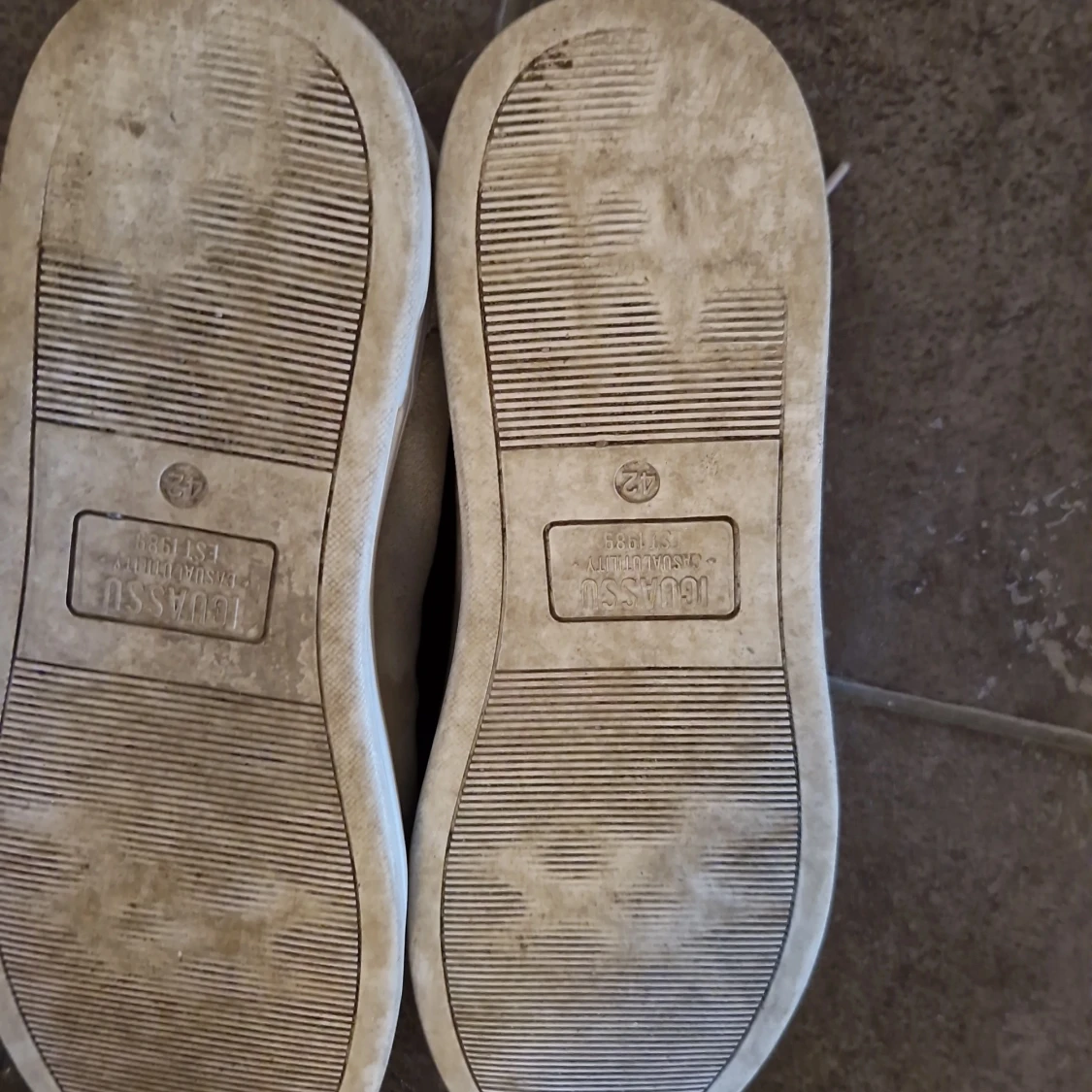 Beige mockasneakers med vit sula - 4