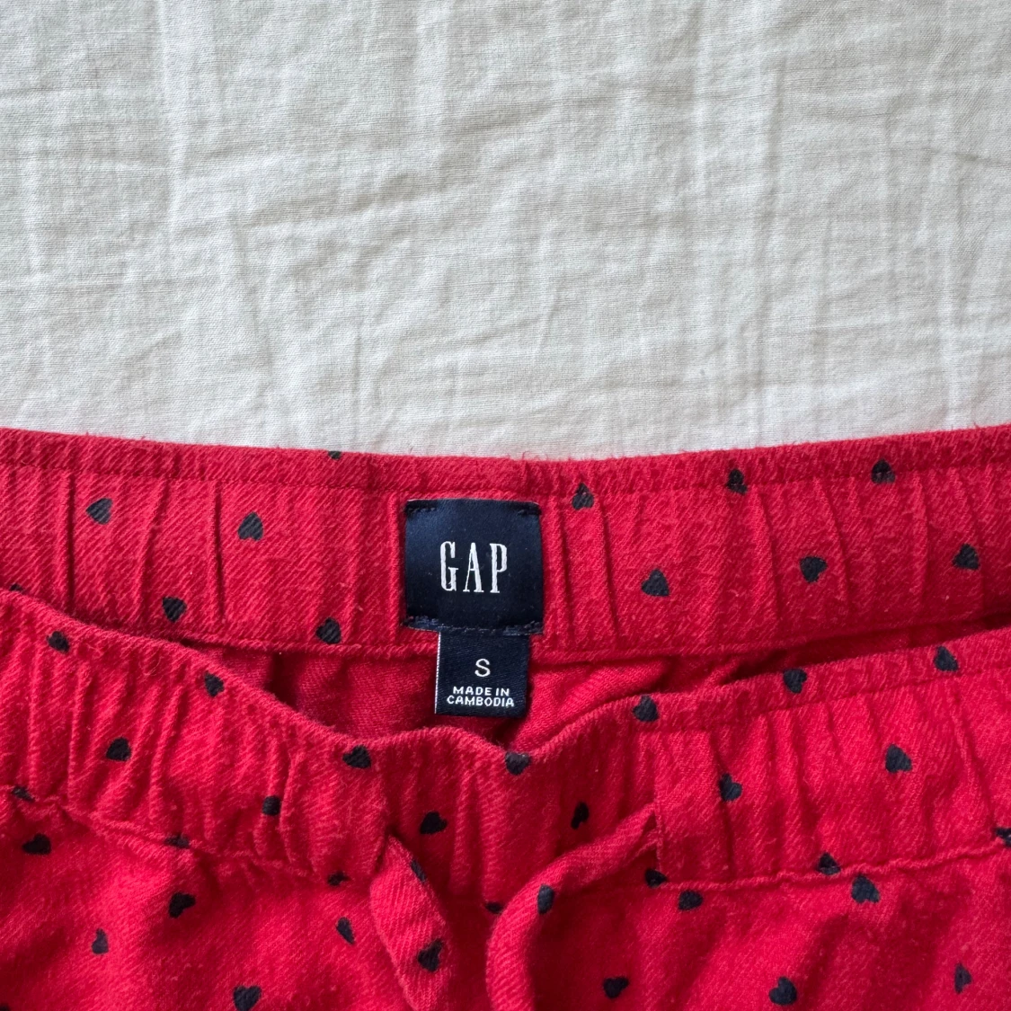 Röda pyjamasbyxor med hjärtan från GAP - 1