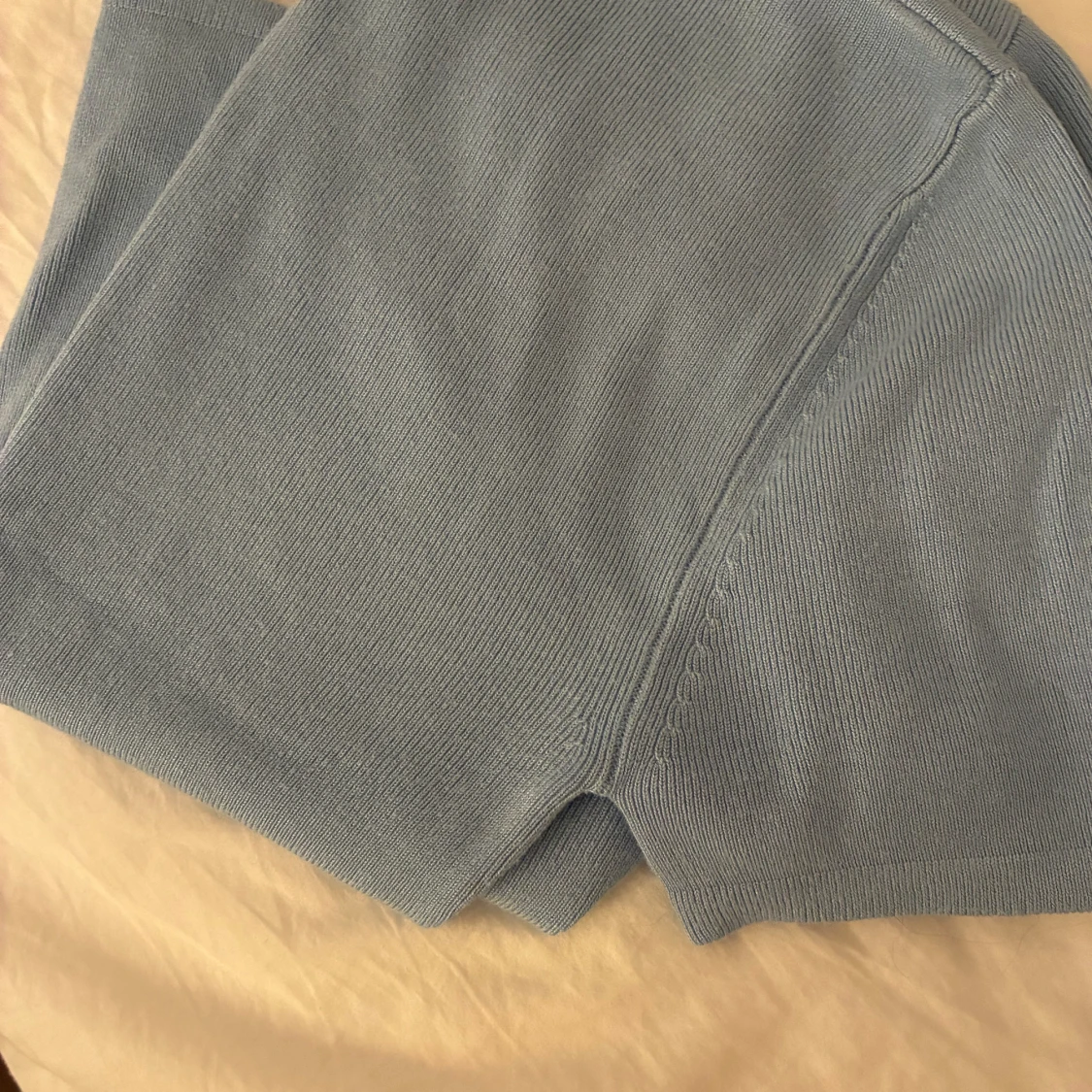 Ljusblå stickad topp från Gina Tricot - 3