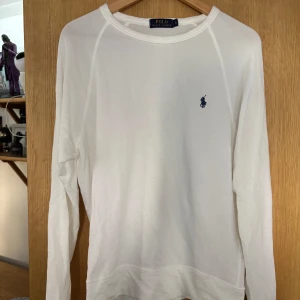 Ralph Lauren tröja  - Size S, perfekt passform och otroligt skön! Köpt på Nk för 1700kr.