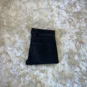 Replay Jeans - Ett par Replay Jeans i storlek w29. Modellen är anbass och sitter som slim fit ungefär. Priset är ej hugget i sten tveka ej på att skriva vid minsta fråga eller fundering.