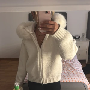 Vit alessia jacka - Vit alessia jacka storlek S, Fur jacket-white