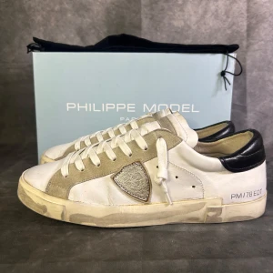 Philippe model sneakers i Nyskick - Mycket fint skick, som nya | Size 42  | fraktar spårbart inom 24 timmar |  för att köpa klicka ” köp nu” | vid frågor skriv ett meddelande | dustbag medföljer 