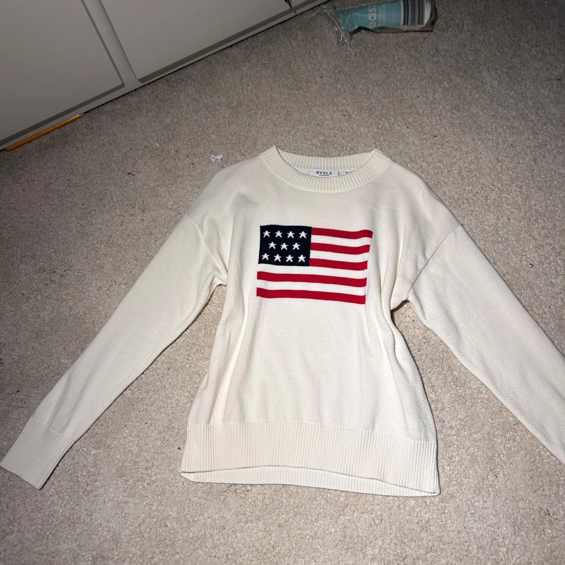 Vit stickad tröja med USA-flagga RYVLS