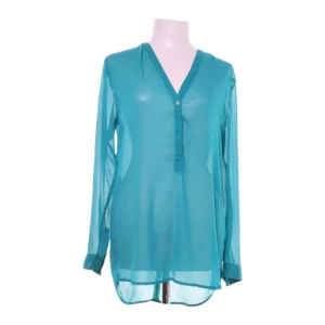 Blus eller beach cover-up - En flowy transparent blus som passar S och M, i en klar fin turkos färg. Passar både på fin middag och som extra fin beach cover-up.
