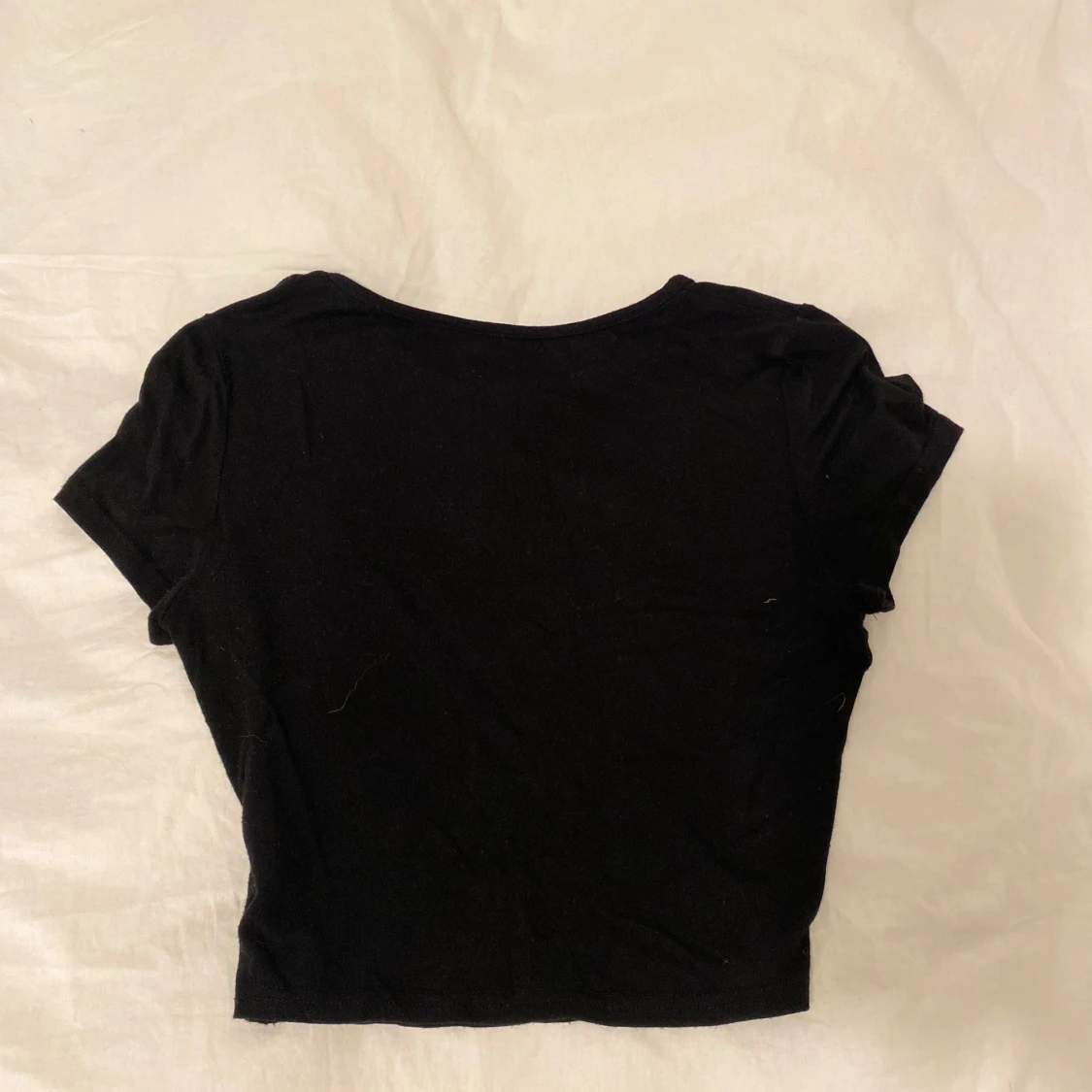 Svart croppad topp från SHEIN - 1