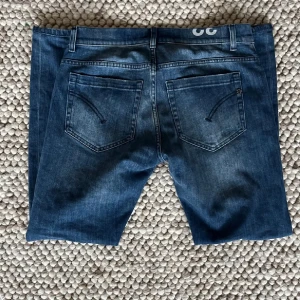 Dondup jeans - Tja säljer nu mina riktigt snygga Dondup jeans i storlek 30! Hör av er vid fler funderingar🫶