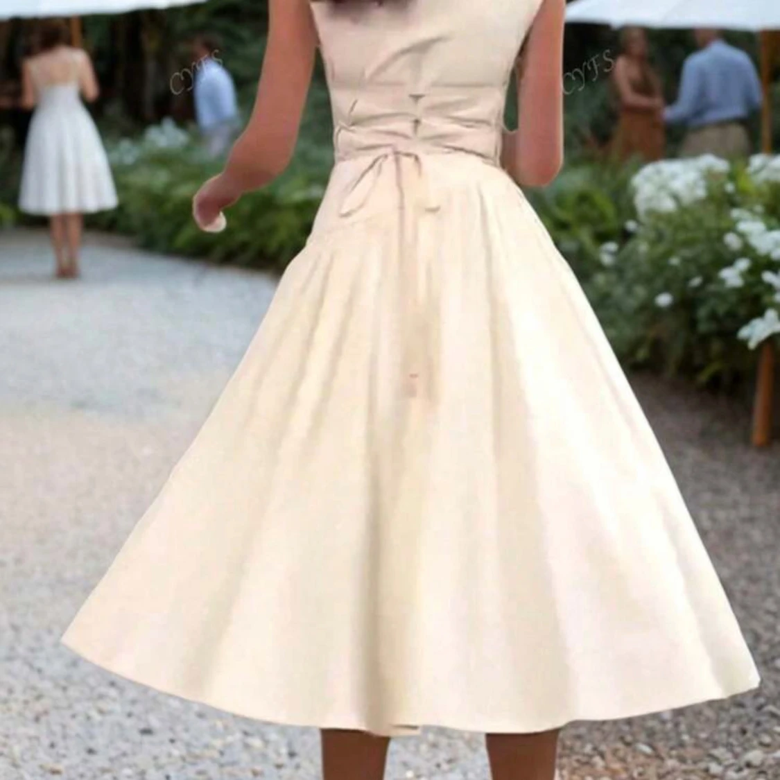 Champagne/vitfärgad klänning med snörning bak - 3