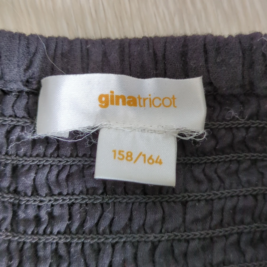 Svart volangkjol från Gina Tricot - 1