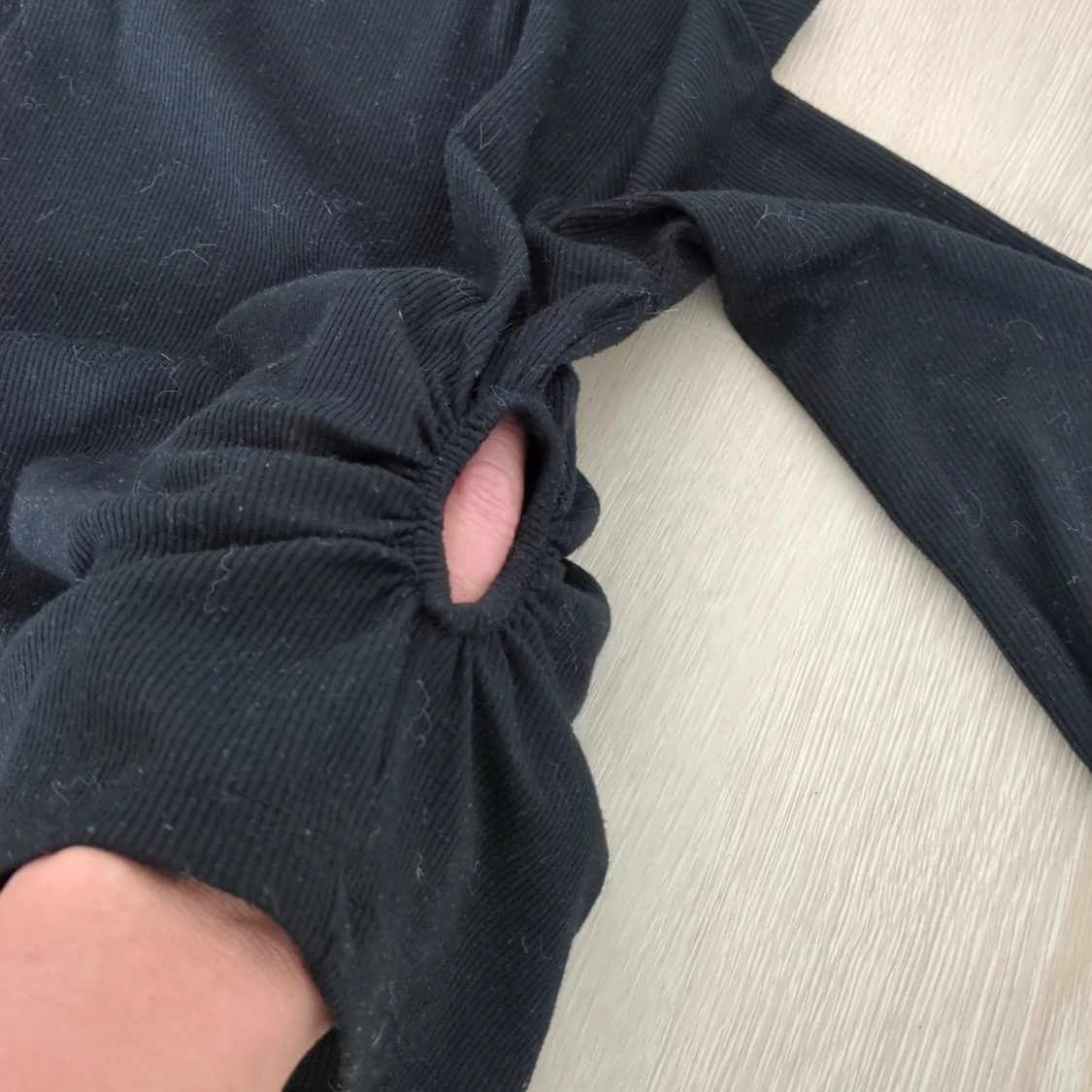 Svart långärmad croppad topp - 1