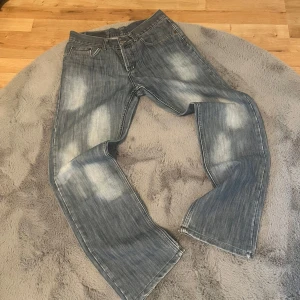 Levis 506 jeans  - | säljer nu ett par riktigt feta jeans som är väldigt eftertraktade med en sjukt najs fade | Storlek: 29/34 | Skick: 8/10 | De har en rak passform och är i ett schysst material | priset kan diskuteras!
