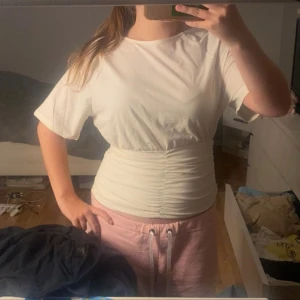 Cool tröja  - Cool tröja från Anna feild, som aldrig är använd. Kom privat för fler frågor eller bilder, priset diskuteras vid snabb affär (vill bara bli av med kläderna)💓💓