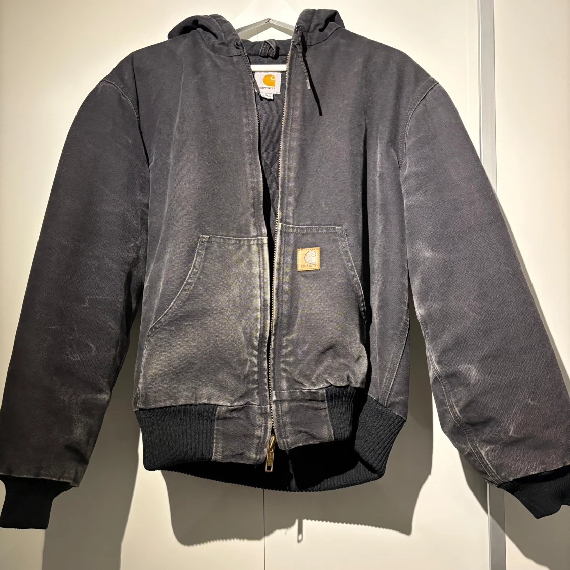 Svart Carhartt workjacket med huva - 1
