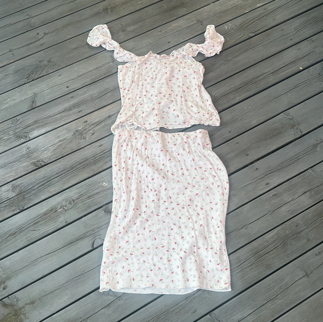 Vit blommig långkjol och topp från H&M - 1