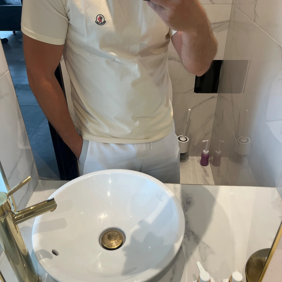 Beige Moncler t-shirt med logga - 1
