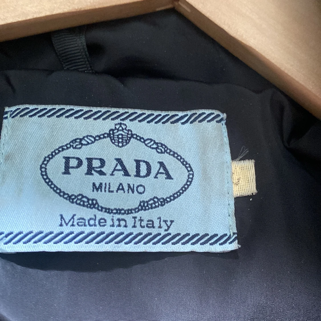 Svart pufferjacka från Prada - 2